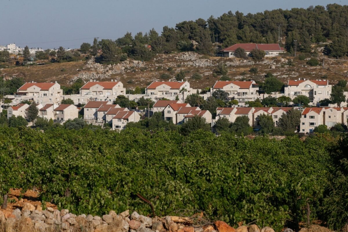 israel approves 1000 settlement units