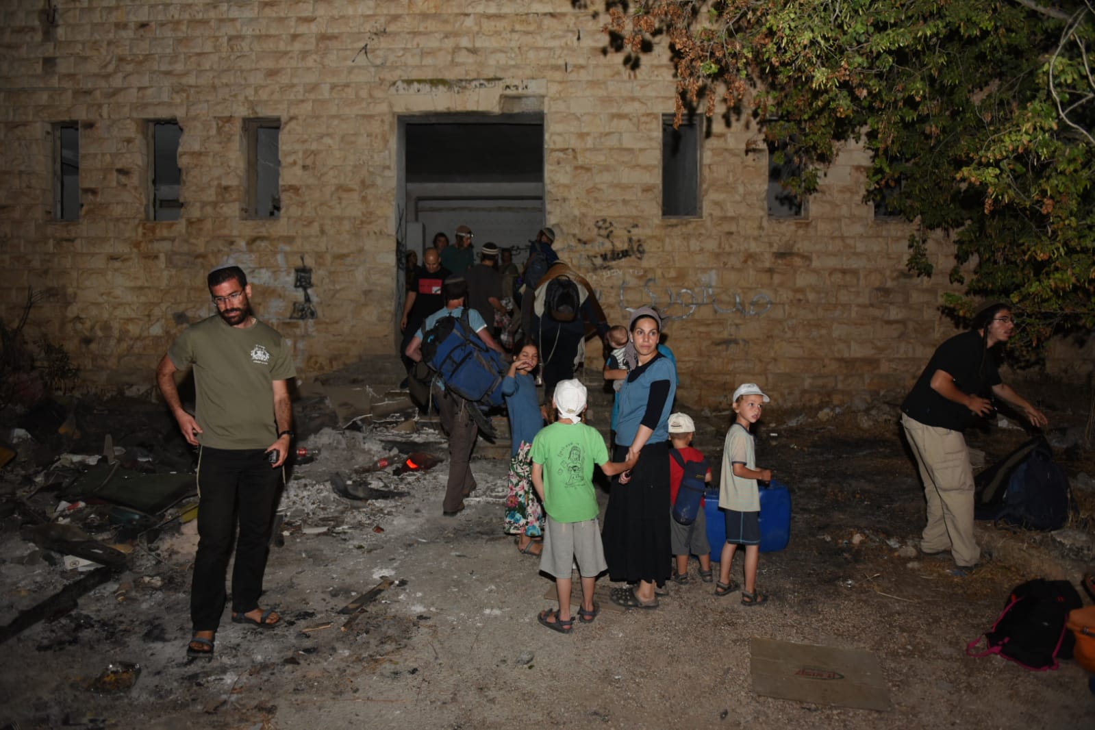dozens sneak into evacuated settlement